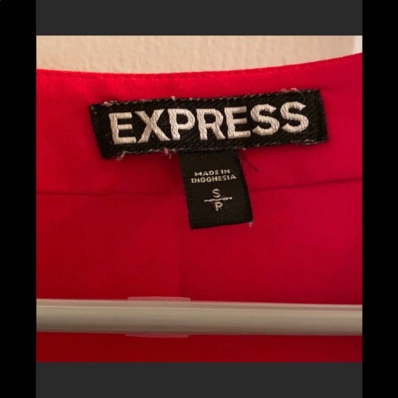 Express red blouse - Picture 3 of 3